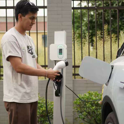Buen precio Estación de carga de vehículos eléctricos solares 11kW 16A 480V de 3 fases con caja DLB EM3 en línea
